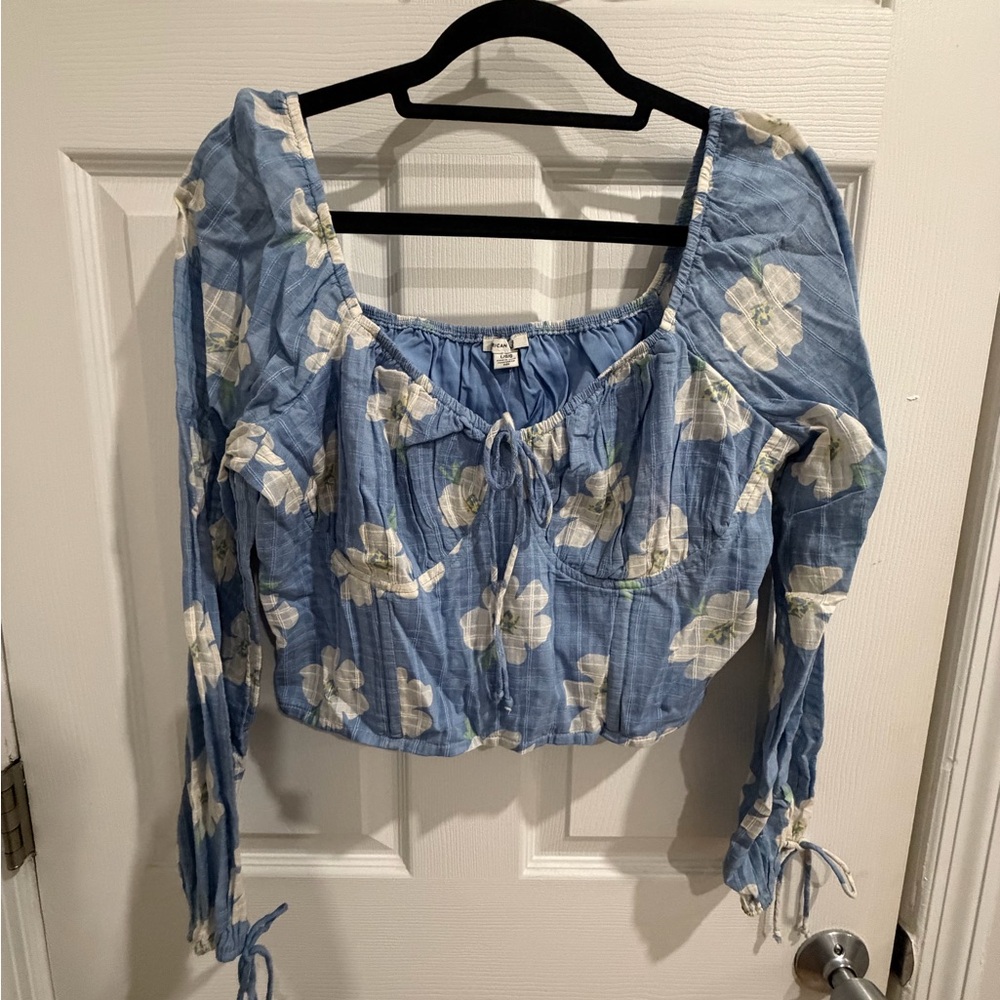 American Eagle Floral Cropped Blue Top